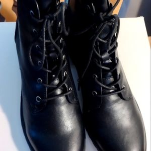 Women's boots (Brand new)